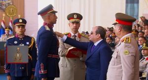 الرئيس السيسي يمنح الأنواط لأوائل خريجي الأكاديمية والكليات العسكرية 3 IMG 6602 الأنواط لأوائل خريجي الأكاديمية الرئيس السيسي يمنح الأنواط لأوائل خريجي الأكاديمية والكليات العسكرية موقع في الجامعة