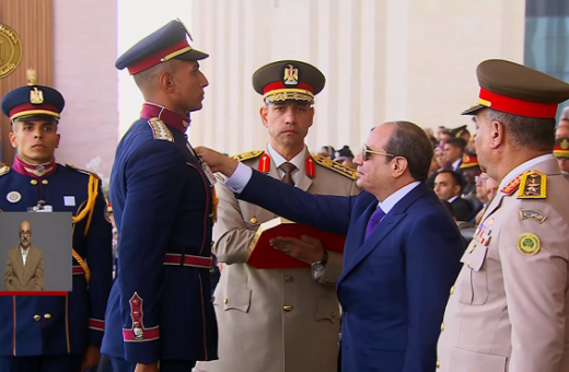 IMG 6602 الأنواط لأوائل خريجي الأكاديمية الرئيس السيسي يمنح الأنواط لأوائل خريجي الأكاديمية والكليات العسكرية موقع في الجامعة