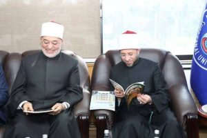 IMG 6612 مبادرة «تحصين وبناء الوعي» وزير الأوقاف من جامعة قناة السويس: حماية الوطن واجب الوقت.. وتعميم مبادرة «تحصين وبناء الوعي» على جميع المديريات موقع في الجامعة