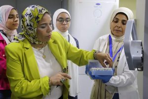 IMG 6701 مركز أبحاث طب عين شمس ورش تدريبية في الخلايا الجذعية والطب التجديدي بمركز أبحاث طب عين شمس موقع في الجامعة
