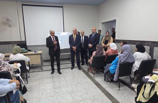 IMG 6705 جامعة جنوب الوادي الأهلية رئيس جامعة جنوب الوادي الأهلية يتابع انتظام الدراسة ويحاور الطلاب ويؤكد توفير الدعم الأكاديمي واللوجستي موقع في الجامعة
