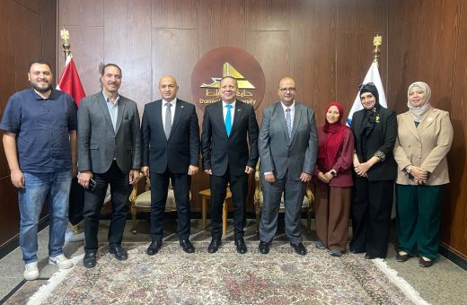 IMG 6769 طلاب علوم بنها رئيس جامعة دمياط: نعمل على توظيف البحث العلمي لمواجهة التحديات البيئية والمناخية موقع في الجامعة