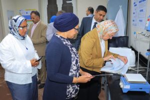 IMG 6775 نائب رئيس جامعة عين شمس نائب رئيس جامعة عين شمس تتفقد المعامل والمراكز البحثية بكليتي الهندسة والعلوم ضمن خطة تطوير البحث العلمي موقع في الجامعة