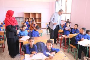 IMG 6912 مدير تعليم الوادي الجديد مدير تعليم الوادي الجديد يشارك الأطفال الأنشطة الترفيهية ويوجه بمتابعة القراءة والكتابة ودعم الطلاب موقع في الجامعة