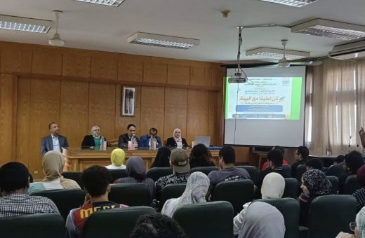 IMG 6917 جامعة الفيوم احتفالًا باليوم العربي للبيئة.. «علوم جامعة العاصمة» تنظم ندوة «كن لطيفًا مع البيئة» موقع في الجامعة