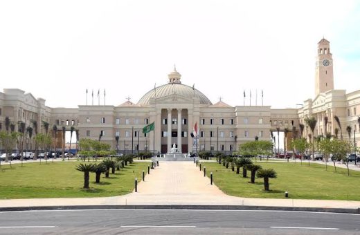 IMG 6982 جامعة القاهرة الأهلية جامعة القاهرة الأهلية تحتفي باليوم العالمي للصيادلة بمشاركة قيادات المهنة موقع في الجامعة