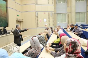 IMG 7003 اليوم العالمي لكبار السن بمناسبة اليوم العالمي لكبار السن.. طب عين شمس توضح سبل الوقاية من الزهايمر موقع في الجامعة