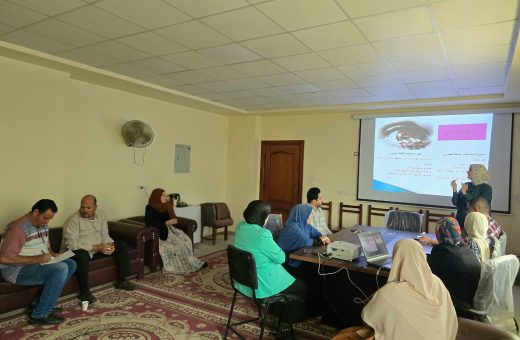 IMG 7088 جامعة عين شمس جامعة بني سويف تنظم ورشة عمل لتنمية مهارات التواصل لدى الجهاز الإداري موقع في الجامعة