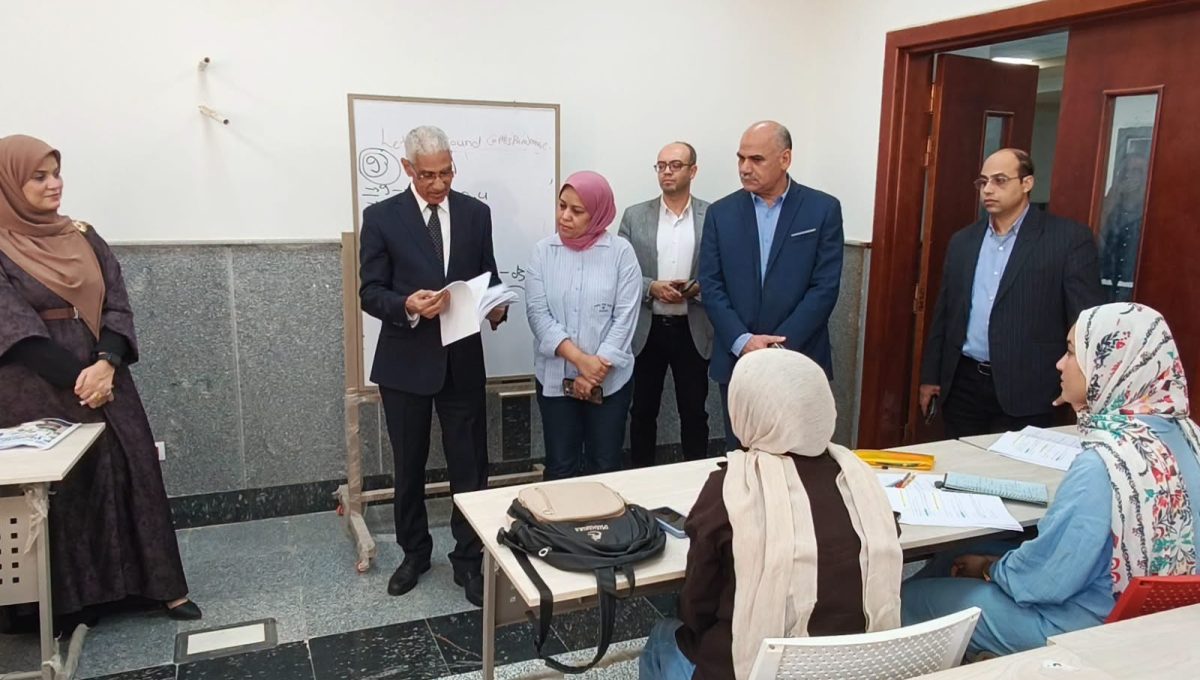 IMG 7124 جامعة جنوب الوادي الأهلية رئيس جامعة جنوب الوادي الأهلية يوجه بسرعة تشغيل معمل اللغة بمبنى العلوم الإنسانية موقع في الجامعة