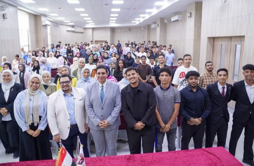 IMG 7188 جامعة مايو تنظم ندوة حول توظيف LinkedIn جامعة مايو تنظم ندوة حول توظيف LinkedIn في بناء المستقبل المهني موقع في الجامعة