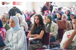 IMG 7190 جامعة مايو تنظم ندوة حول توظيف LinkedIn جامعة مايو تنظم ندوة حول توظيف LinkedIn في بناء المستقبل المهني موقع في الجامعة