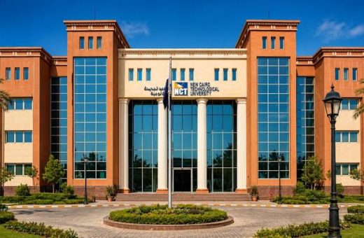 IMG 7413 طالب بجامعة شرق بورسعيد باحثان من جامعة القاهرة الجديدة التكنولوجية ضمن تصنيف أفضل 1000 عالم عالميًا موقع في الجامعة
