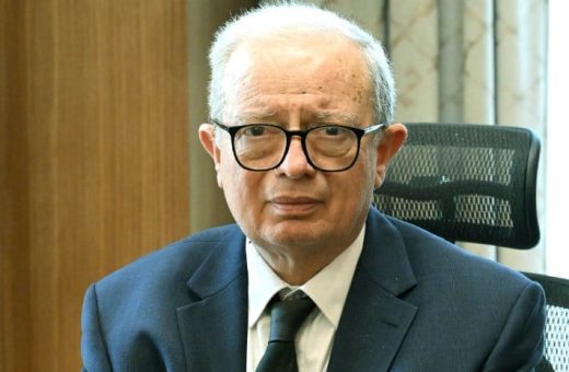 IMG 7425 جامعة عين شمس تستضيف حسين عيسى جامعة عين شمس تستضيف حسين عيسى في ندوة حول مستقبل الاقتصاد المصري 31 أكتوبر موقع في الجامعة