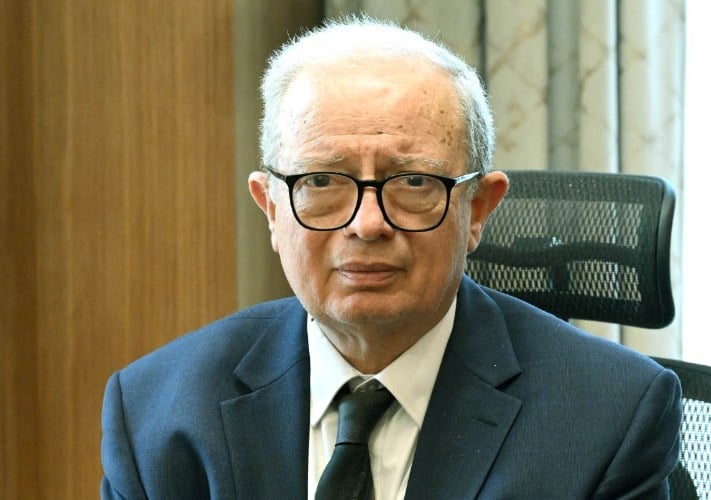 IMG 7425 جامعة عين شمس تستضيف حسين عيسى جامعة عين شمس تستضيف حسين عيسى في ندوة حول مستقبل الاقتصاد المصري 31 أكتوبر موقع في الجامعة
