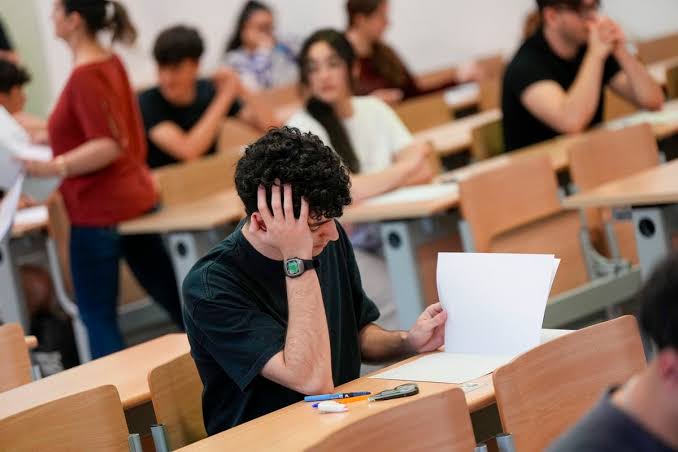 IMG 7674 موعد امتحانات الميدتيرم 2026 للجامعات موعد امتحانات الميدتيرم 2026 للجامعات.. اعرف هتمتحن إمتى موقع في الجامعة