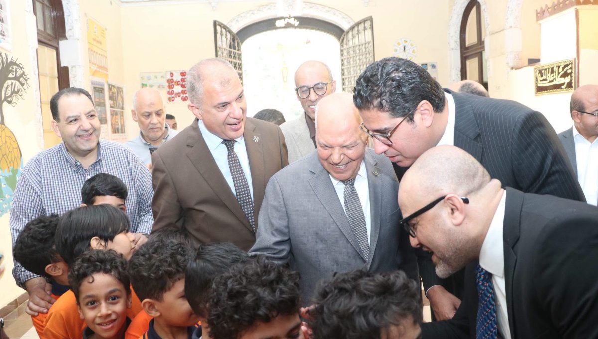 IMG 7730 التطعيم ضد الحصبة نقيب المعلمين يشارك في انطلاق حملة التطعيم ضد الحصبة والحصبة الألمانية بالقاهرة موقع في الجامعة