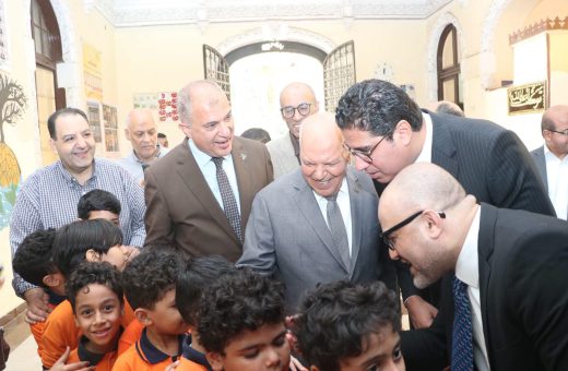 IMG 7730 الدراسات الاجتماعية للصف السادس نقيب المعلمين يشارك في انطلاق حملة التطعيم ضد الحصبة والحصبة الألمانية بالقاهرة موقع في الجامعة