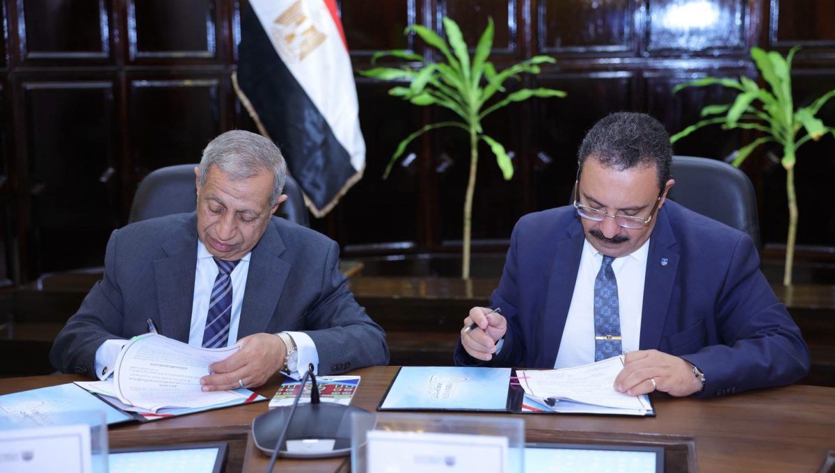 IMG 7751 الأكاديمية العربية الأكاديمية العربية تجدد اتفاقية التعاون العلمي والبحثي مع جامعة الإسكندرية موقع في الجامعة