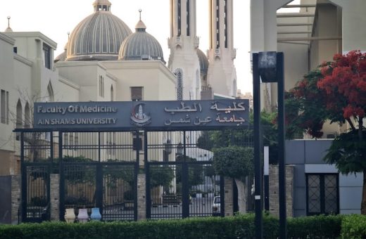 IMG 7763 مستشفيات قصر العيني جامعة عين شمس تعلن تعيين 16 رئيس قسم جديدًا بكلية الطب وتجديد تعيين 6 آخرين موقع في الجامعة