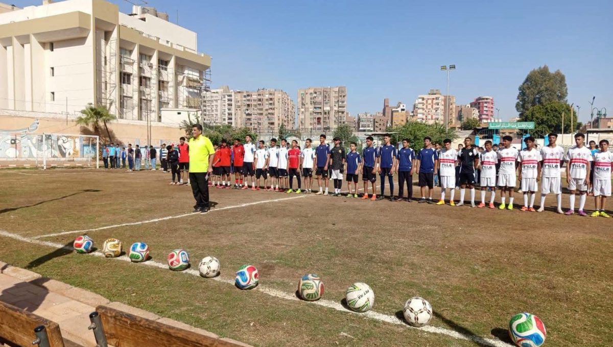 IMG 7843 انطلاق دوري مدارس مصر لكرة القدم انطلاق دوري مدارس مصر لكرة القدم في أسيوط بمشاركة الفرق المدرسية موقع في الجامعة