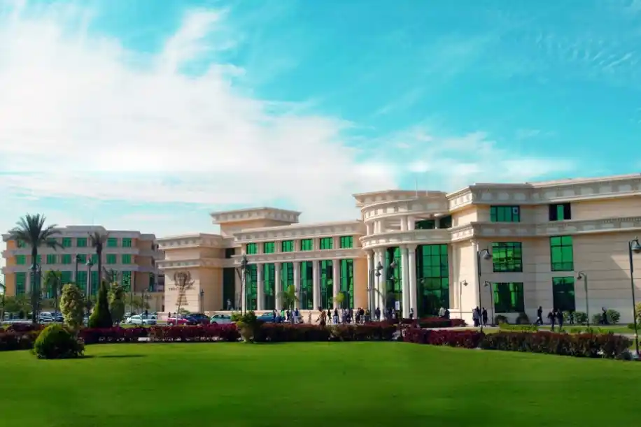 IMG 8207 آخر فرصة للتقديم في الجامعات الخاصة 2026 آخر فرصة للتقديم في الجامعات الخاصة 2026.. 71% الحد الأدنى للصيدلة موقع في الجامعة