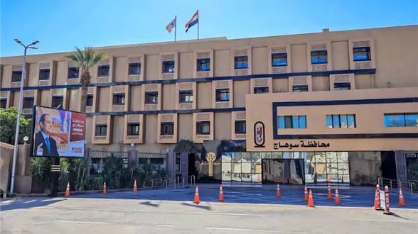 فصل طالب عاماً كاملاً بعد طعنه معلماً بسوهاج