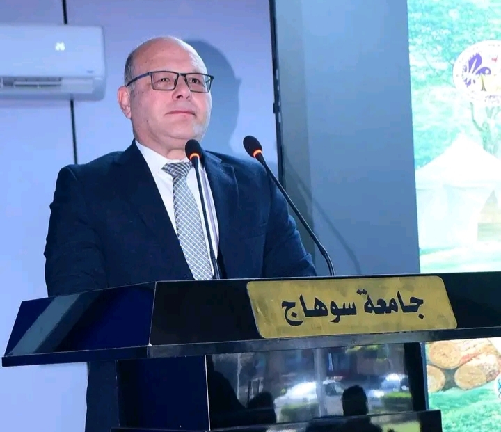 IMG ٢٠٢٦١٠٠٤ ١٧٢٤٣٤ جامعة سوهاج تعتمد ترقية 2100 من العاملين بالتعليم جامعة سوهاج تعتمد ترقية 2100 من العاملين بالتعليم والمستشفيات الجامعية موقع في الجامعة