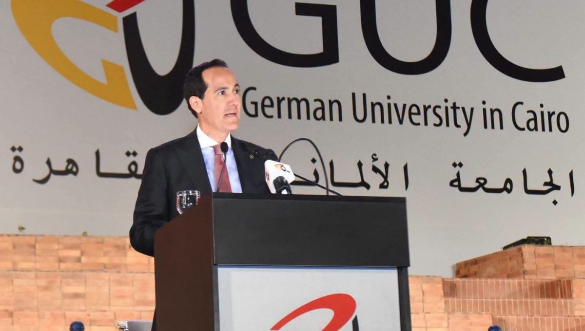 IMG ٢٠٢٦١٠٠٥ ١٨٥٩٥٠ الرئيس التنفيذي لهيئة الاستثمار الرئيس التنفيذي لهيئة الاستثمار لخريجي الجامعة الألمانية: وظفوا قدراتكم في دعم الاقتصاد المصري موقع في الجامعة