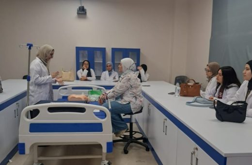 IMG ٢٠٢٦١٠٢٤ ١٢١٩٠٥ جامعة الإسماعيلية الجديدة الأهلية تدعم تأهيل طلاب جامعة الإسماعيلية الجديدة الأهلية تدعم تأهيل طلاب الطب بالتدريب على المحاكاة الطبية موقع في الجامعة
