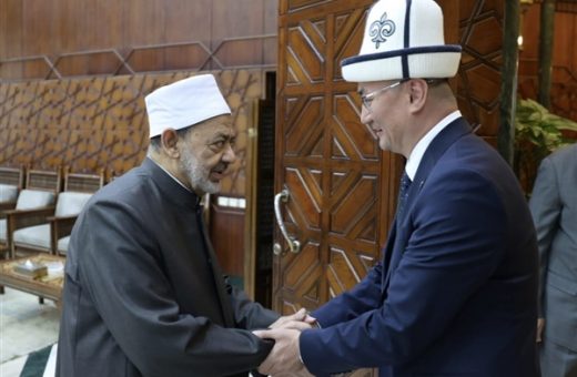 سفير قيرغيزستان يطلب زيادة المنح والمبتعثين إلى الأزهر