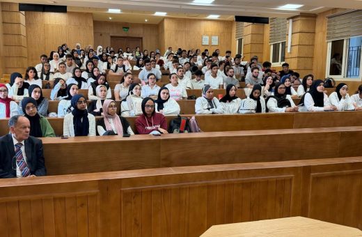b39e9d9f fcdb 4d23 be2a 55463a1f4b55 جامعة القاهرة الأهلية «اختيارك يصنع مستقبلك».. جامعة القاهرة الأهلية توعي الطلاب بمخاطر الإدمان موقع في الجامعة