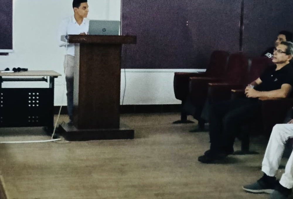 f22d8dc4 4a30 443b 8cf0 b8ef318e84f9 1 جامعة الدلتا التكنولوجية سيمنار ماجستير بجامعة الدلتا التكنولوجية يبحث تطوير أنظمة حقن الوقود موقع في الجامعة