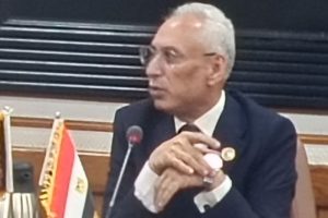 رئيس جامعة المنيا يرد على الجدل بشأن سعر ساعته: ثمنها 2000 جنيه وليس 200 ألف 3 رئيس جامعة المنيا يرد على الجدل بشأن سعر ساعته: ثمنها 2000 جنيه وليس 200 ألف
