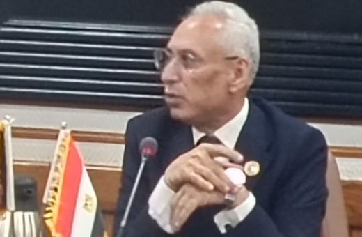 رئيس جامعة المنيا يرد على الجدل بشأن سعر ساعته: ثمنها 2000 جنيه وليس 200 ألف