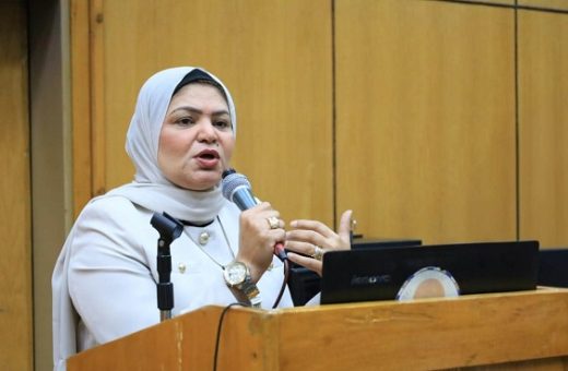 الدكتورة إيناس عبدالحافظ عميدة كلية الطب البيطري بجامعة أسيوط