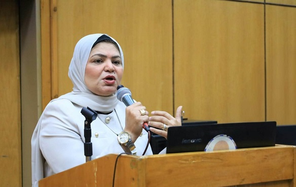 الدكتورة إيناس عبدالحافظ عميدة كلية الطب البيطري بجامعة أسيوط